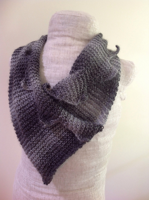 Knitting Patterns Galore - Grey Points Cowl