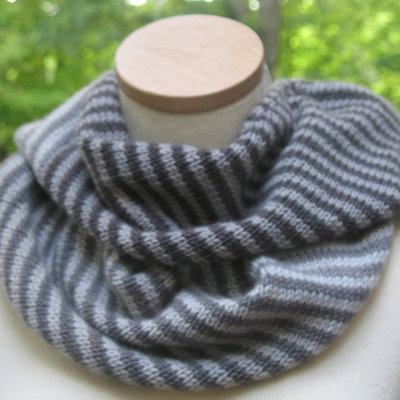 Knitting Patterns Galore - Jade Sapphire Endless Ombre Cowl