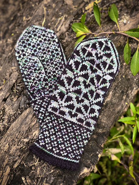 Karneval Gloves Pattern - Knitting Traditions