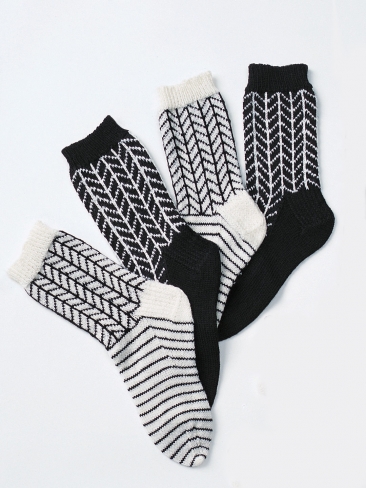 Knitting Patterns Galore - Graphic Chevron socks