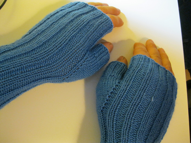mens knitted fingerless gloves pattern free